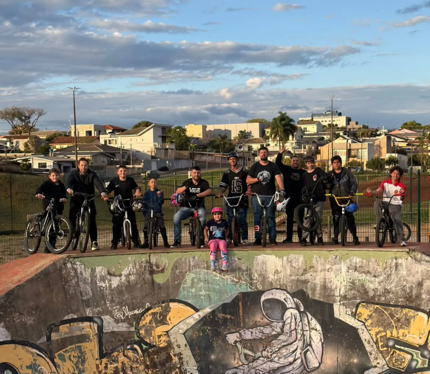 Riders reunidos no Bowl do Parque das Crianças em Guarapuava